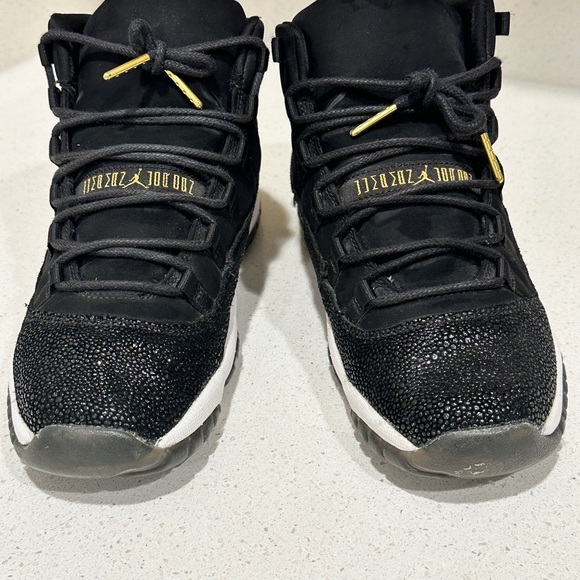 2017 Nike Air Jordan XI 11 Retro Heiress Blk Gold Stingray 852625-030 GS - Picture 3 of 7